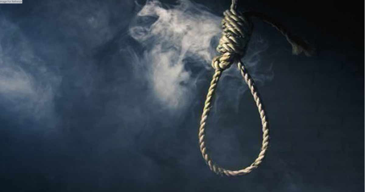 Minor hangs self, urges not to harass lover, parents in note